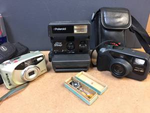 lot 238 image: Vintage CamerasWinder - Polaroid - Pentax - Fuji - Japan Timer