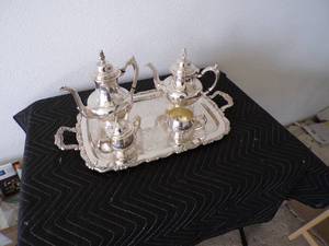 lot 1 image: Vintage Oneida USA Silver Tray Coffee & Tea Set Complete
