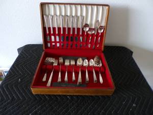 Vintage Oneida Silverware Set in Original Wood Case