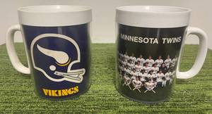 lot 6 image: Vikings & Twins vintage insulated plastic cups