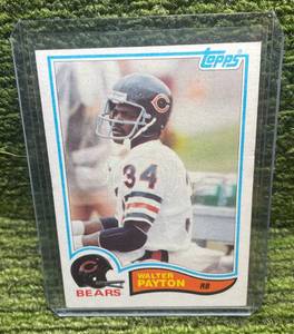 lot 23 image: 1982 Topps Walter Payton looks nice