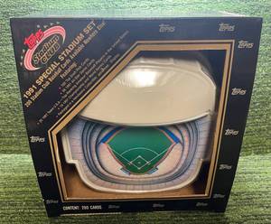 lot 50 image: 1991 Topps Stadium Club Dome Baseball factory sealed Set