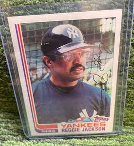 lot 77 image: 1982 Topps Reggie Jackson