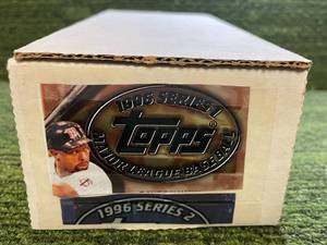 lot 128 image: 1996 Topps Baseball Card Set