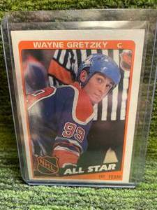 lot 123 image: 1983 Topps Wayne Gretzky All-Star 1st Team   Clean