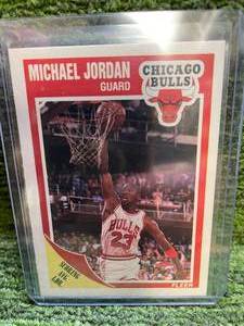 lot 124 image: 1989 Fleer Michael Jordan