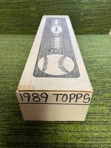 lot 142 image: 1989 Topps Baseball Complete Set