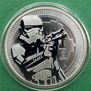lot 27 image: 2018 NIUE UK Queen Elizabeth II Star Wars Stormtrooper Silver $2, 1 toz .999 Silver, in Airtite