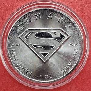 lot 30 image: 2016 Canada SUPERMAN 1 toz .9999 Silver Coin in Airtite