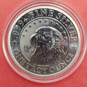 lot 33 image: J M Bullion Round, 1 toz .999 Siver in Airtite