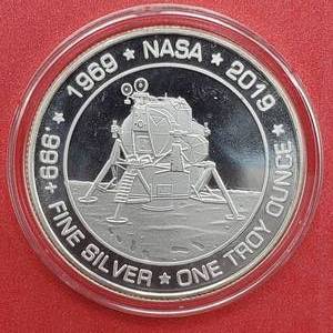 lot 37 image: 1969-2019 Apollo 11 Commemorative Round, 1 toz .999 Silver in Airtite