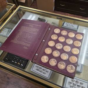 lot 47 image: Franklin Mint History of the United States  Special Solid Bronze Edition (94 Medals)