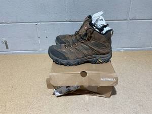 lot 207 image: Mens Moab 3 Mid Waterproof Wide Width, Mens Size 9.5
