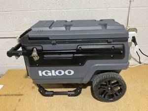 lot 68 image: Igloo 70 qt Trailmate Journey Cooler