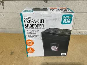 lot 118 image: PenGear 6 Sheet Cross-Cut Shredder