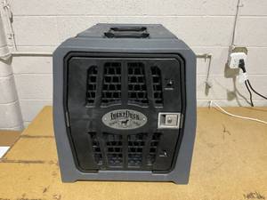 lot 120 image: Lucky Duck Dog Kennel