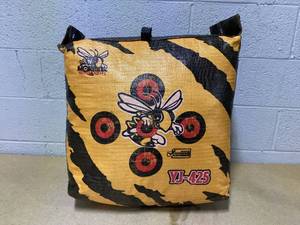 lot 426 image: Morrell Yellow Jacket YJ-425 Portable Field Point Archery Bag Target