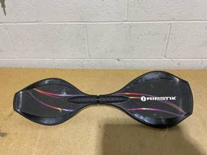 lot 139 image: Razor Black Label Ripstik Ripster Light-up, Caster Skateboard with Multi-Color Lights, for Child 8