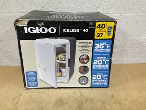 lot 26 image: Igloo Iceless 40qt Portable Thermoelectric Cooler