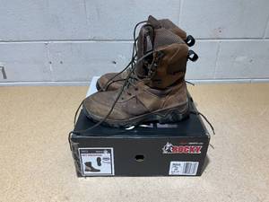 lot 271 image: Rocky Red Mountain Waterproof 400g Insulated Outdoor Boot, Mens Size 9