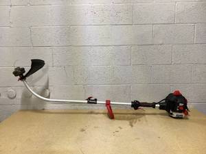 lot 464 image: Hyper Tough 26cc 2 Cycle Gas 17 Curved Shaft String Trimmer