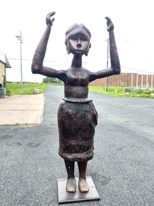 lot 10 image: Stunning LARGE Carved Realistic Female Figure wUpraised Arms