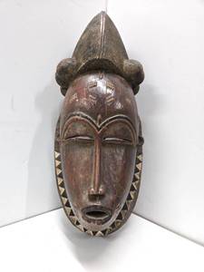 lot 16 image: Wonderful Large Carved Baule Portrait Mask