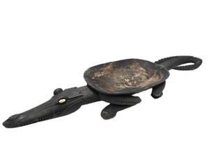 lot 39 image: Large Old Sepik River New Guinea Alligator Ceremonial Bowl