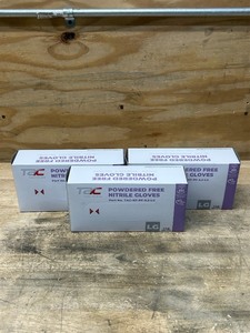 lot 34 image: Tax Global Somutions Poedefed Free Nitrile Gloves Large (lot of 3)