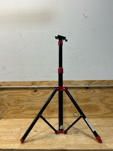 lot 78 image: Tripod