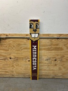 lot 84 image: Minnesota Gophers Welcome Sign, 60 H, 8 L Scratch