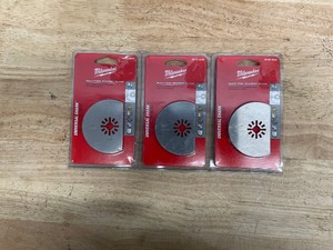 lot 111 image: Milwaukee - Lot of 3 - Multi-Tool Segment Blade 48-90-0045