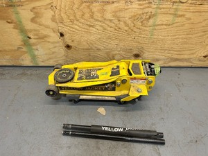 lot 157 image: Yellow Jacket Low-Profile Super-Duty Jack, 3-Ton Lift Capacity, 4in.-23in. Lift Range