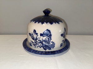 lot 3 image: Antique English Blue Floral Ironstone  Cheese Dome with Plate