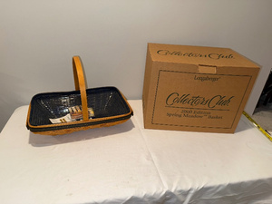 lot 34 image: Longaberger 2000 Collectors Club Spring Meadow Basket with Box