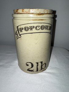 lot 51 image: Antique English Lidded 2 lb Stoneware Popcorn Crock