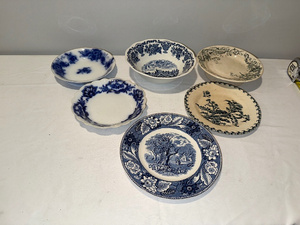 lot 73 image: Set of 6 Vintage Flo Blue and French Ironstone Plates with Scenic Designs