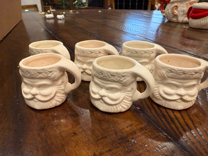 lot 110 image: Set of 6 Vintage White Santa Face Mugs Made in Japan