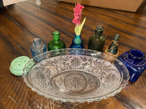 lot 163 image: Vintage Glassware Collection with Decorative Dish & Bottles