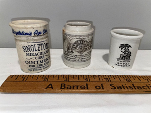 lot 189 image: Lot of 3 Antique French and English Ceramic Ointment Jars - Singletons, La Reine, Laval