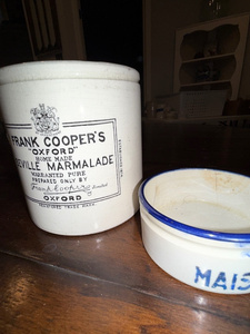lot 225 image: Antique English Ironstone Frank Coopers Oxford Marmalade Pot & La Maison du Catril Ceramic Dish