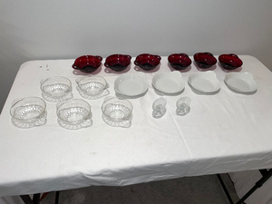 lot 251 image: Mixed Lot of Apilco Porcelain and Glassware - Bowls, Dishes & Stands