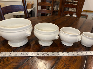 lot 121 image: Set of 4 Graduated Vintage French White Ceramic Lion Head Soup Bowls