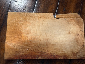 lot 143 image: Vintage Wooden Cutting Board & Bramhall Sheffield Bread Knife