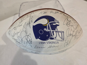 lot 2 image: 1998 Minnesota Vikings Team Signed Football