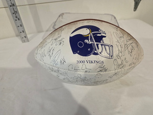 lot 11 image: 2000 Minnesota Vikings Signed NFL Football by Wilson