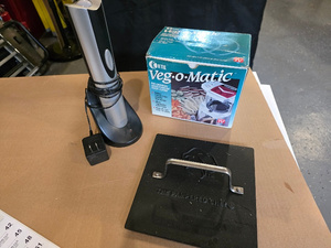 lot 41 image: K-Tel Veg-o-Matic Food Cutter, Pampered Chef Press & Immersion Blender
