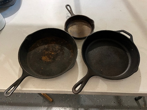 lot 69 image: Vintage Cast Iron Skillet Set - 3 Pieces with Handles
