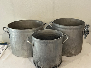 lot 92 image: Set of 3 Industrial Aluminum Stock Pots with Handles