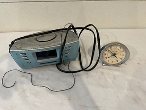 lot 98 image: Emerson Research Clock Radio & Westclox Quartz Desk Clock Set